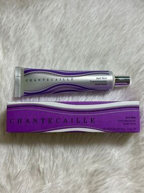 Chantecaille Just Skin Smoothing Lightweight Tinted Moisturizer in "Glow"